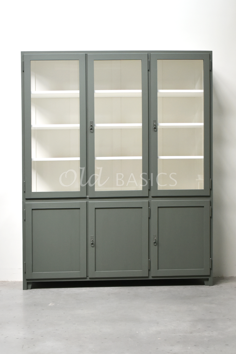 Detail van Vitrinekast Jeanette, 3 deuren, RAL7009, groen, grijs, materiaal hout